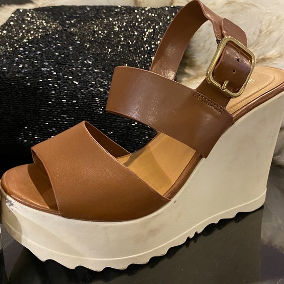 Beautiful “ Call it Spring “ Caramel Sandal - Picture 4 of 16